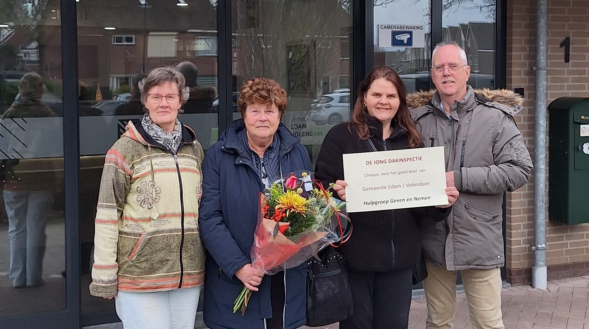 overhandiging-cheque-goede-doel overhandiging-cheque-goede-doel